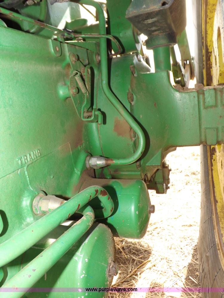 image for item I9139 1982 John Deere 4840 tractor