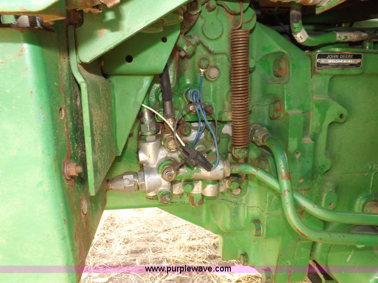 image for item I9139 1982 John Deere 4840 tractor