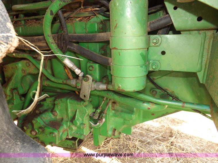 image for item I9139 1982 John Deere 4840 tractor