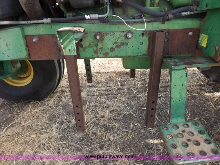 image for item I9139 1982 John Deere 4840 tractor