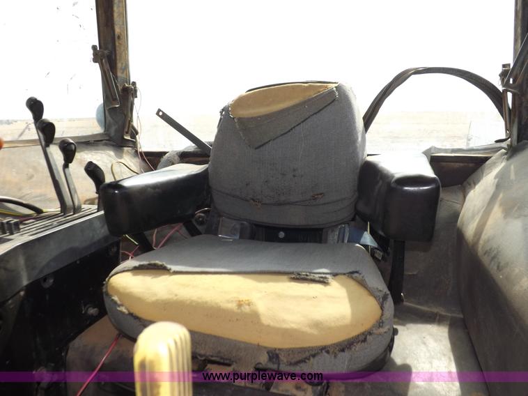 image for item I9139 1982 John Deere 4840 tractor