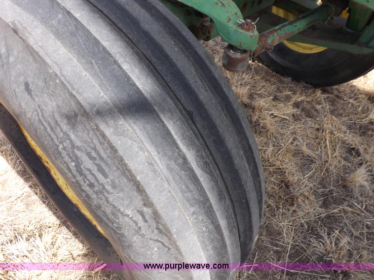 image for item I9140 1979 John Deere 4640 tractor