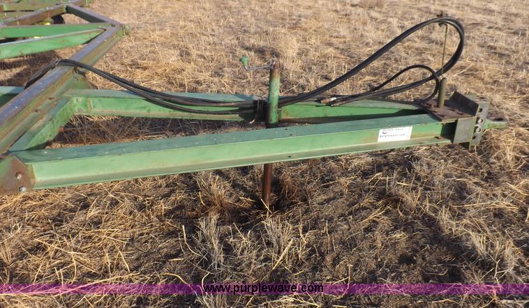image for item I9149 John Deere 1610 folding field cultivator chisel