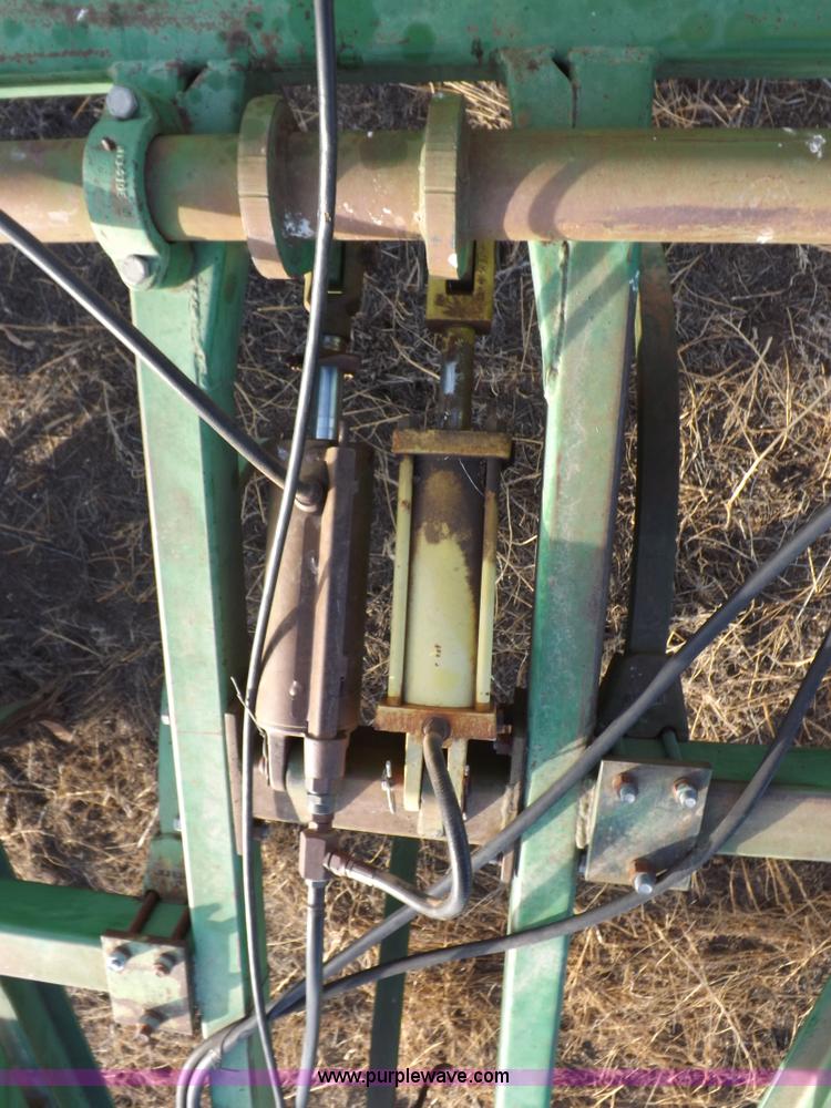 image for item I9149 John Deere 1610 folding field cultivator chisel