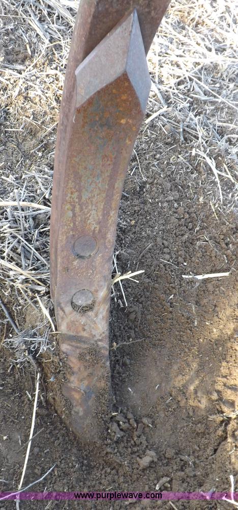 image for item I9149 John Deere 1610 folding field cultivator chisel