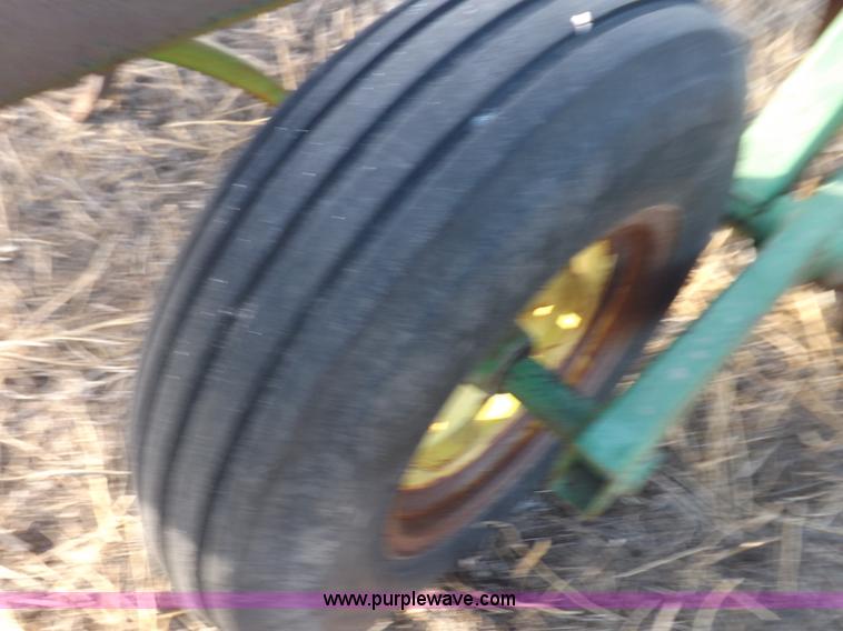 image for item I9149 John Deere 1610 folding field cultivator chisel