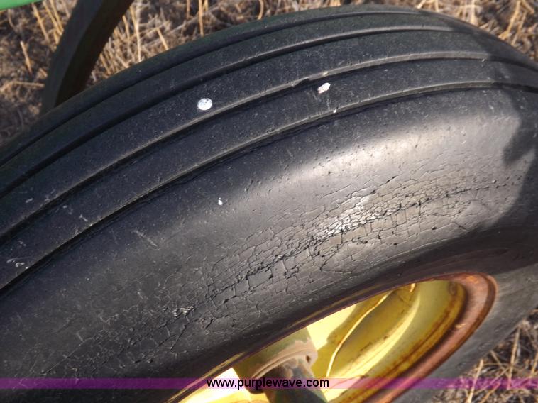 image for item I9149 John Deere 1610 folding field cultivator chisel