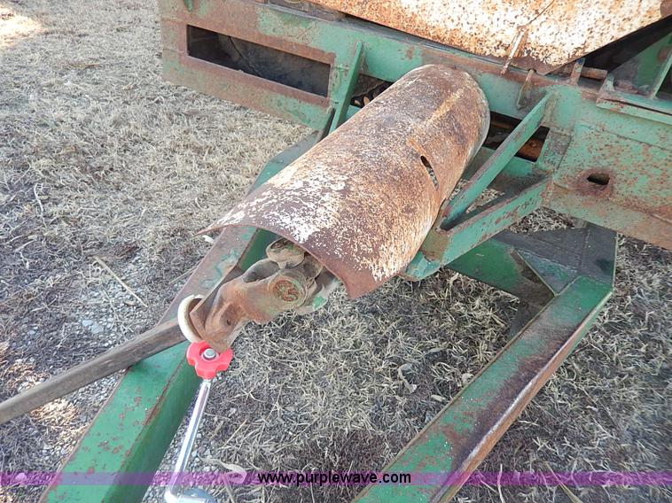 image for item I9300 Henke B240 feed wagon