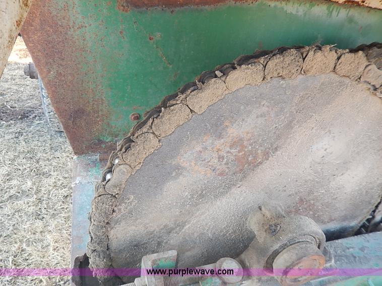 image for item I9300 Henke B240 feed wagon