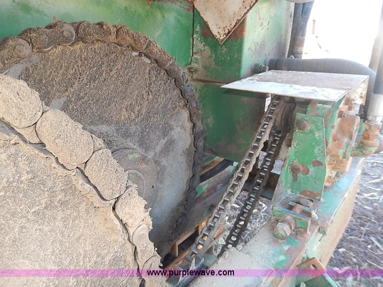 image for item I9300 Henke B240 feed wagon