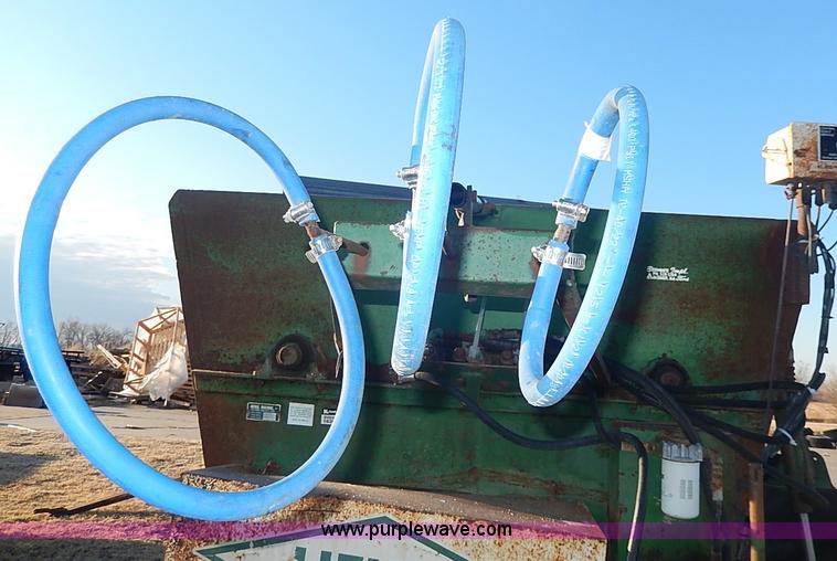 image for item I9300 Henke B240 feed wagon