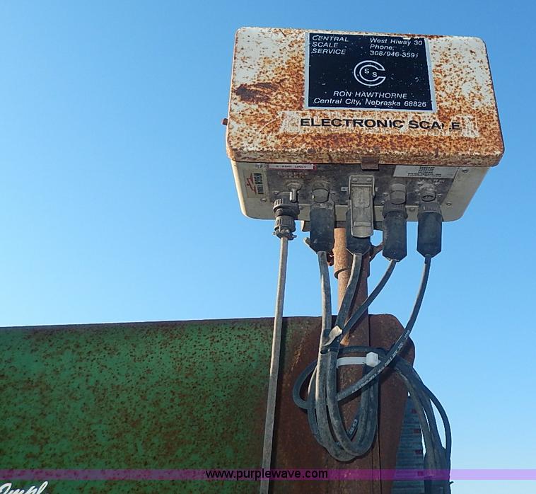 image for item I9300 Henke B240 feed wagon