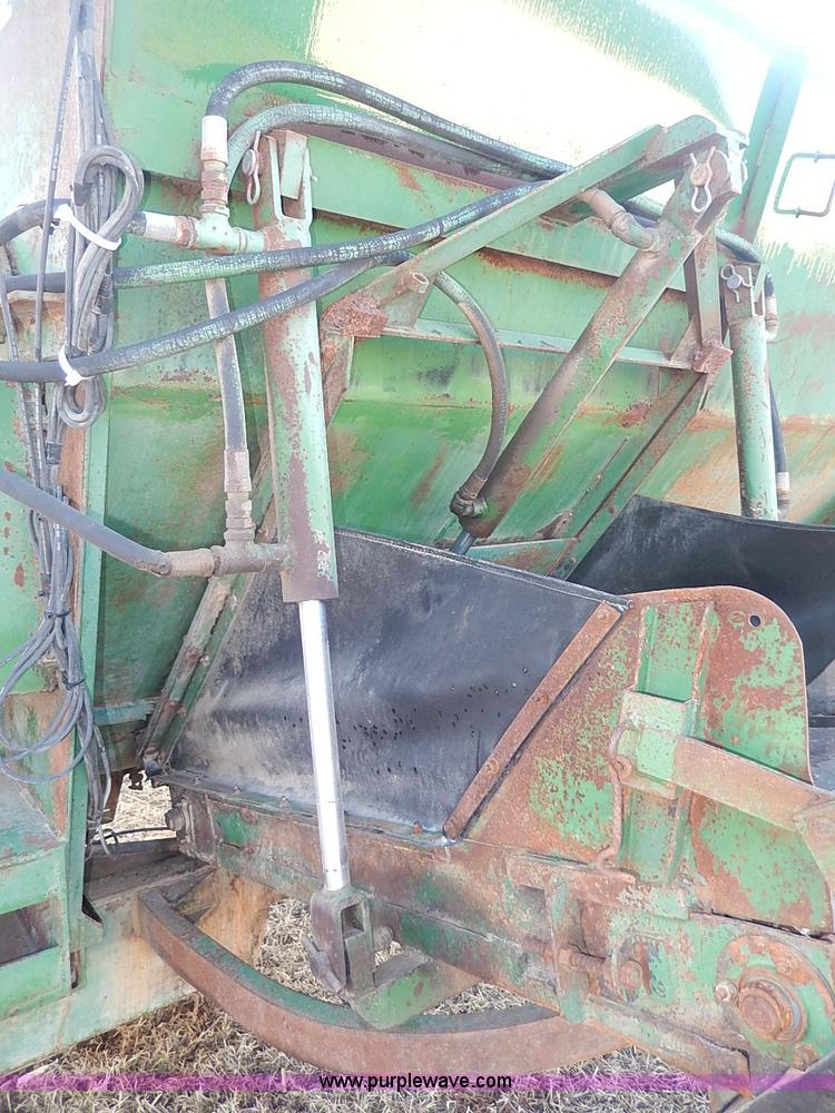 image for item I9300 Henke B240 feed wagon