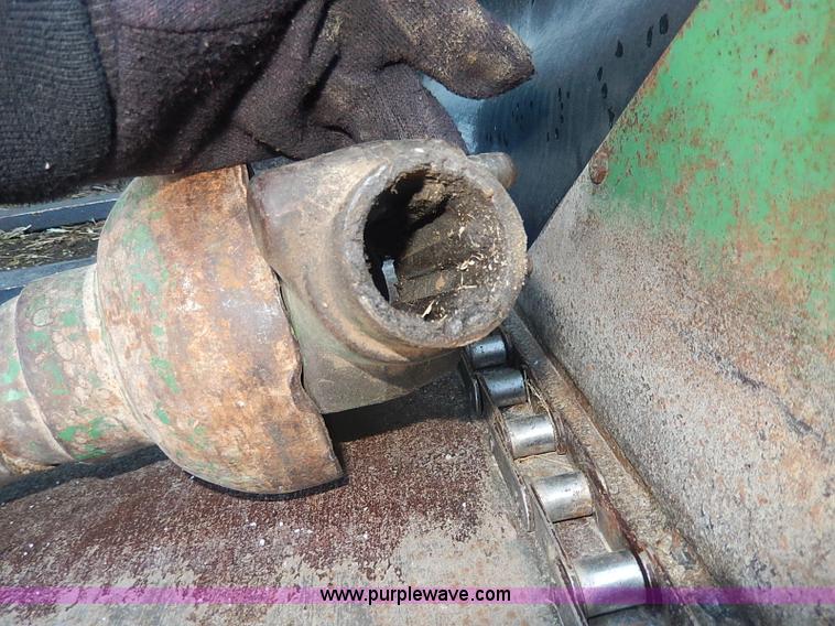 image for item I9300 Henke B240 feed wagon