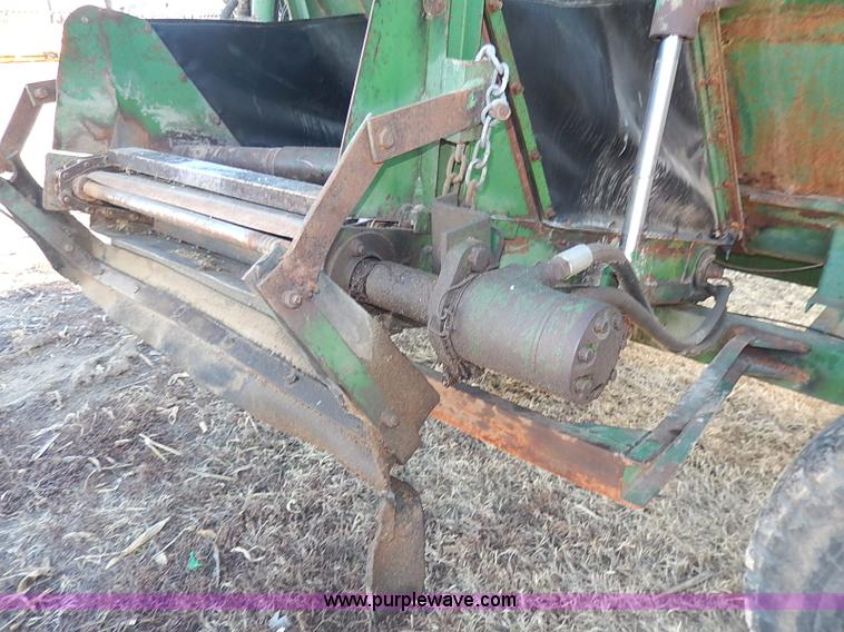 image for item I9300 Henke B240 feed wagon