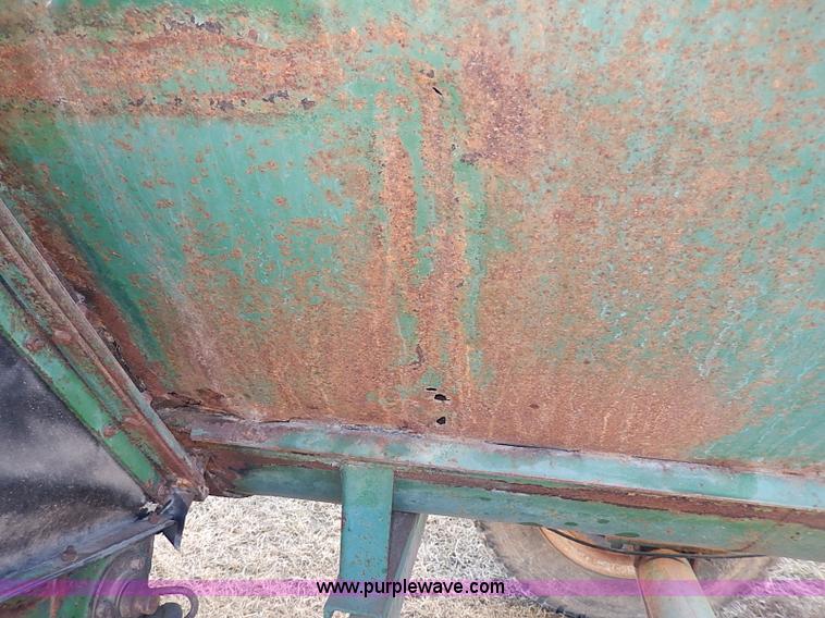 image for item I9300 Henke B240 feed wagon