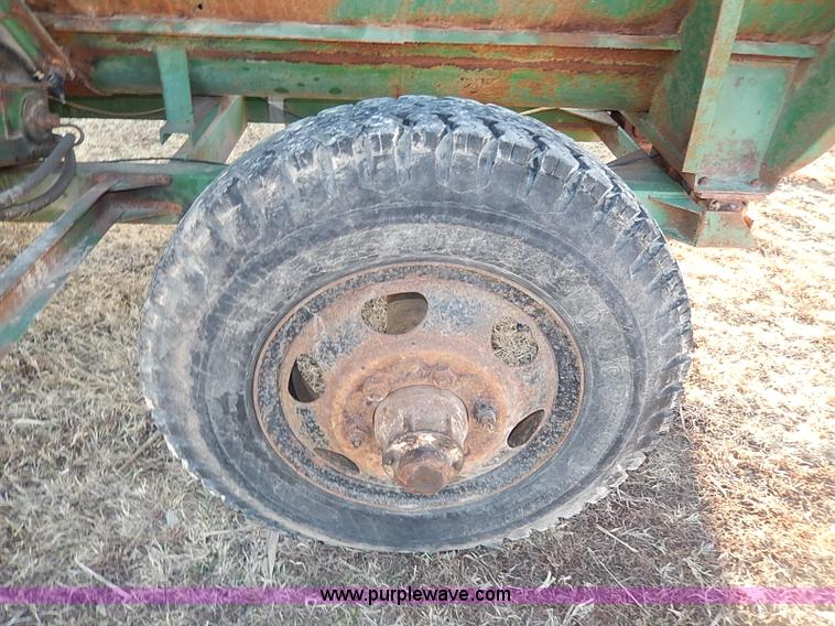 image for item I9300 Henke B240 feed wagon