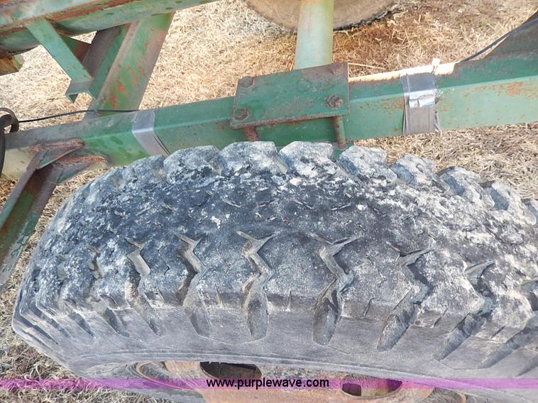 image for item I9300 Henke B240 feed wagon