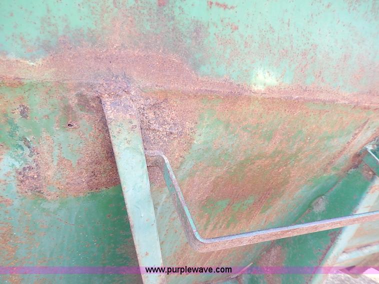 image for item I9300 Henke B240 feed wagon