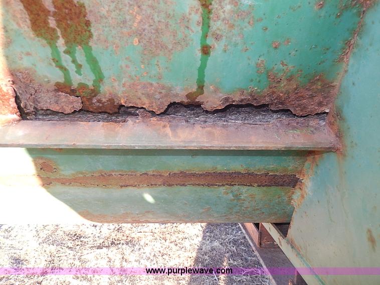 image for item I9300 Henke B240 feed wagon