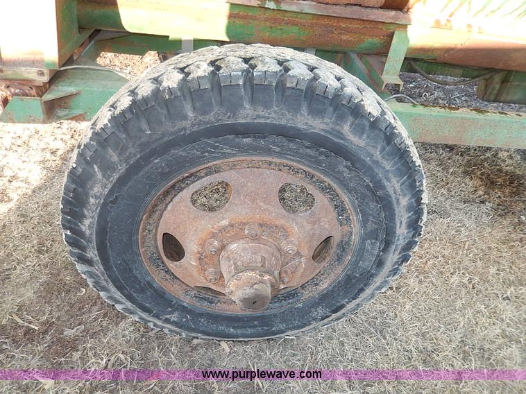 image for item I9300 Henke B240 feed wagon