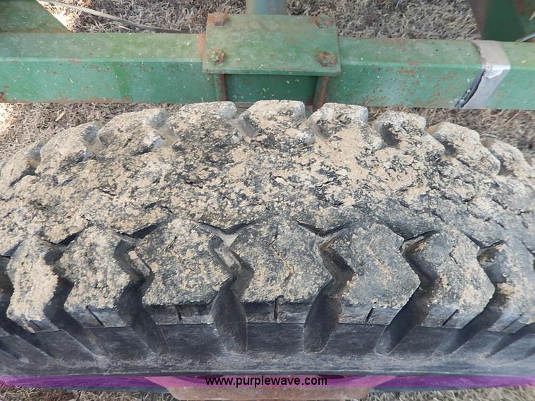 image for item I9300 Henke B240 feed wagon