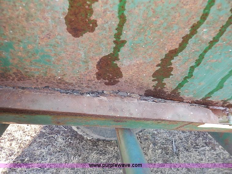 image for item I9300 Henke B240 feed wagon