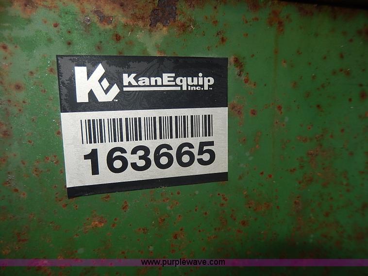 image for item I9300 Henke B240 feed wagon