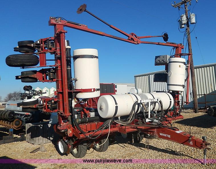 image for item I9303 White 6122 planter