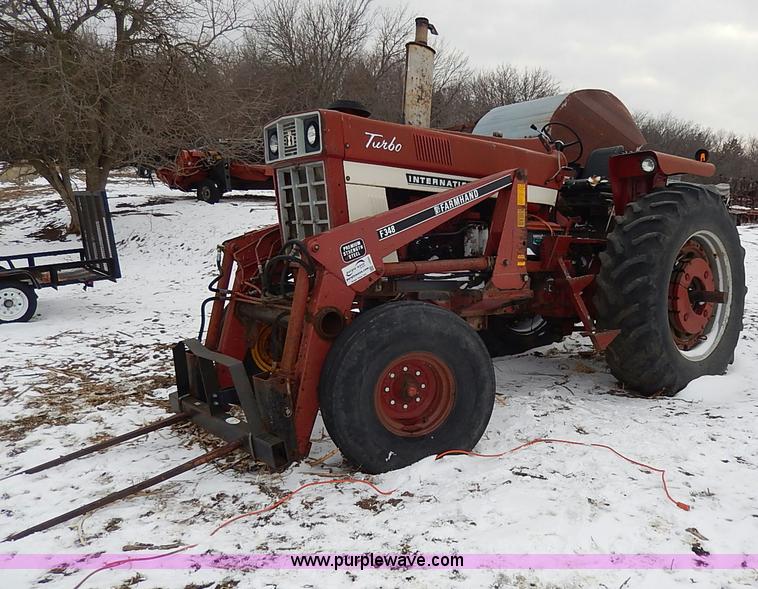 image for item I9341 1971 International 1466 tractor