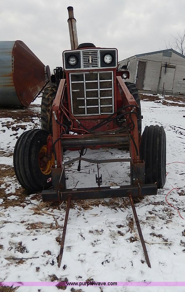 image for item I9341 1971 International 1466 tractor
