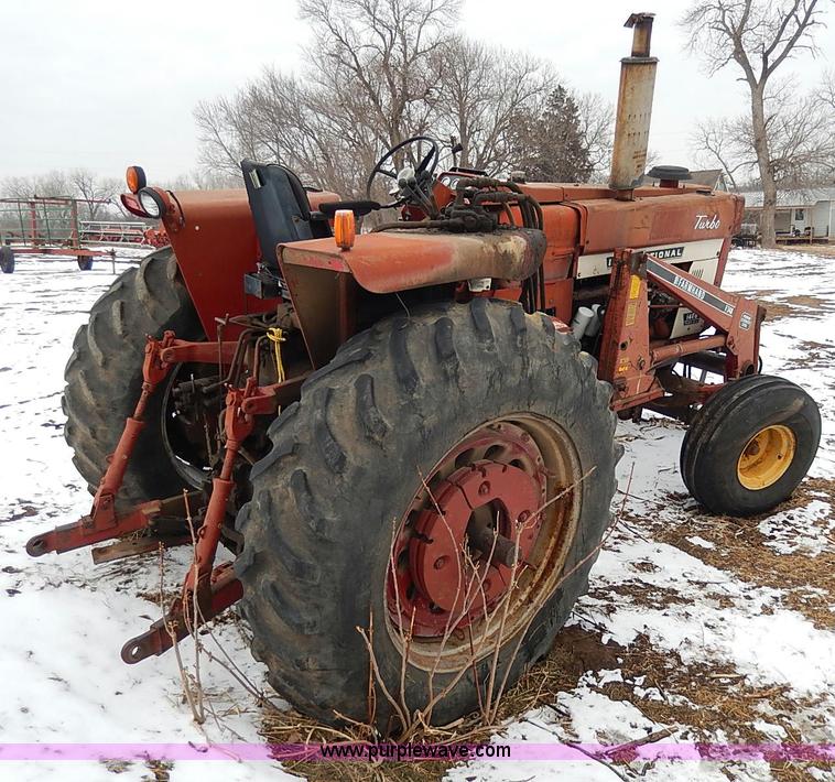 image for item I9341 1971 International 1466 tractor