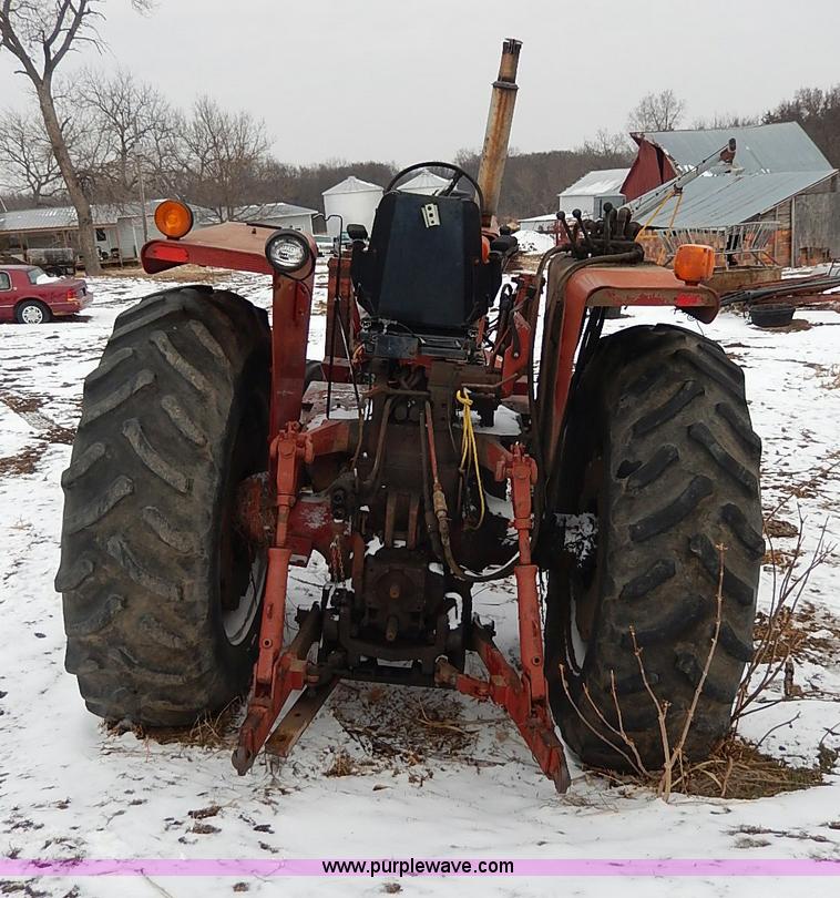 image for item I9341 1971 International 1466 tractor