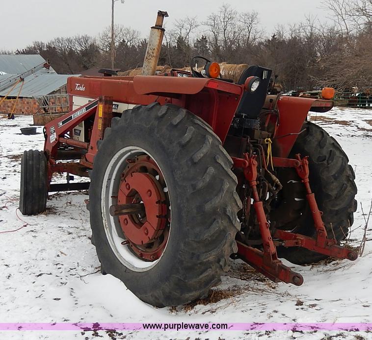 image for item I9341 1971 International 1466 tractor