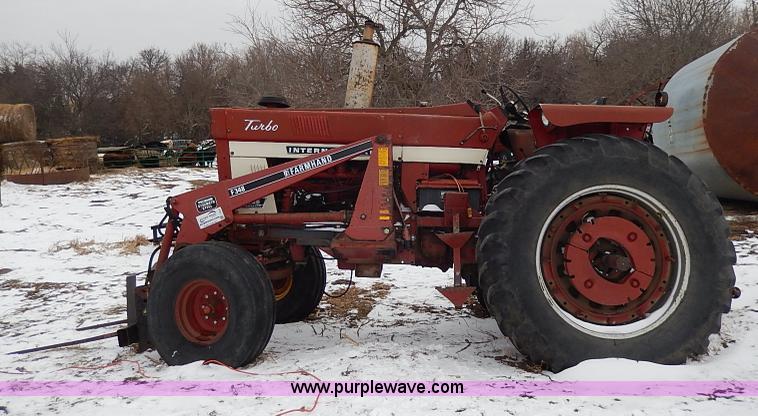 image for item I9341 1971 International 1466 tractor