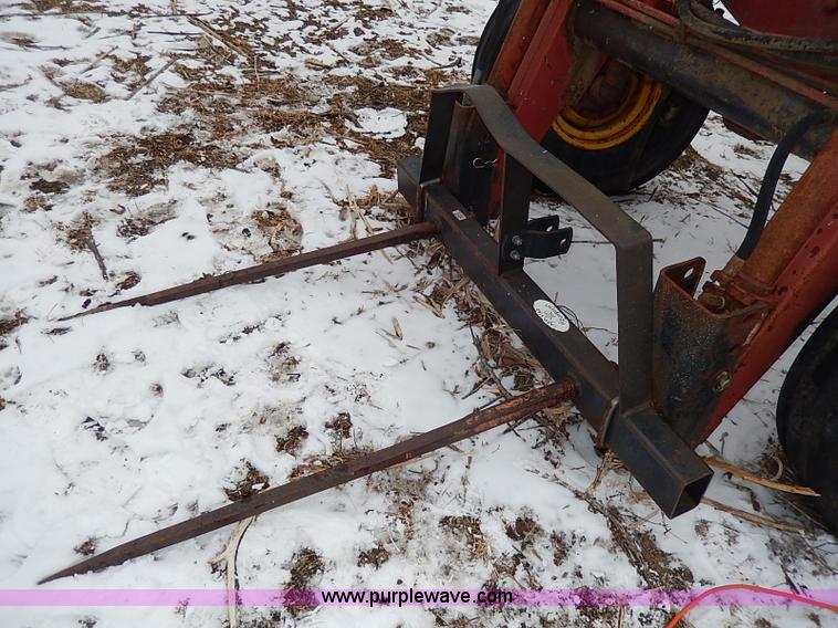 image for item I9341 1971 International 1466 tractor