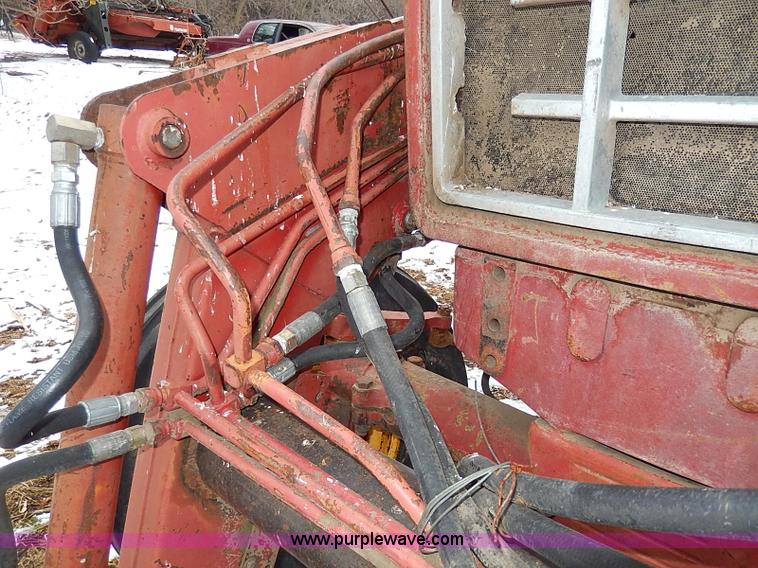 image for item I9341 1971 International 1466 tractor