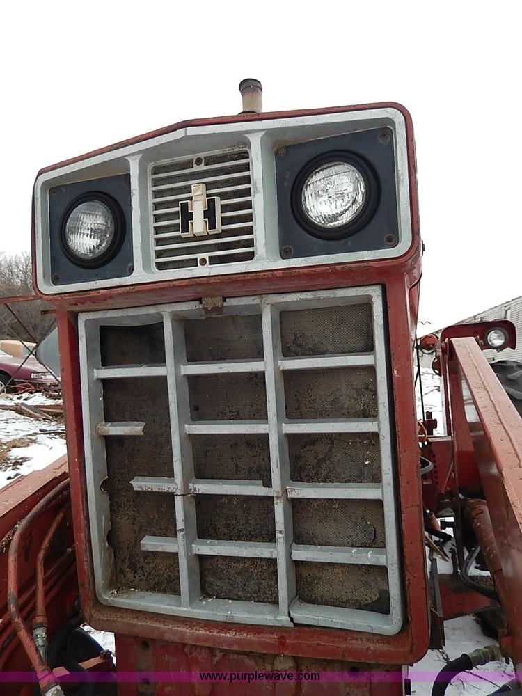 image for item I9341 1971 International 1466 tractor