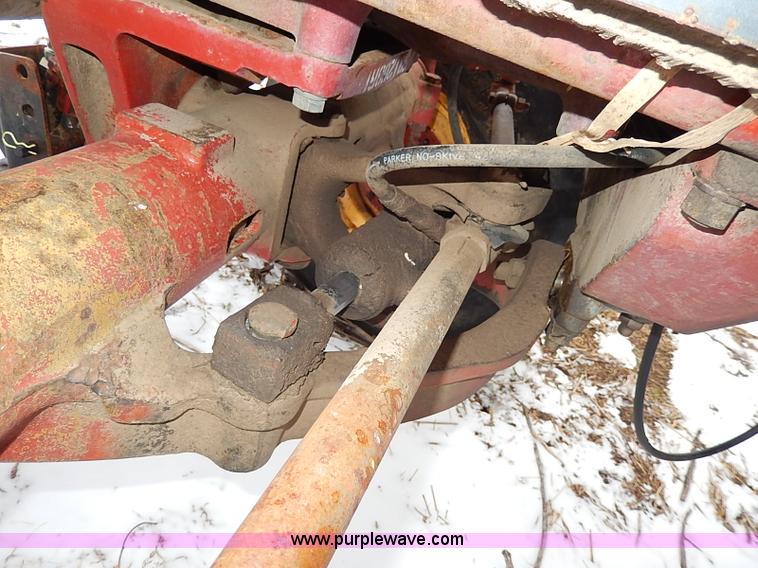 image for item I9341 1971 International 1466 tractor