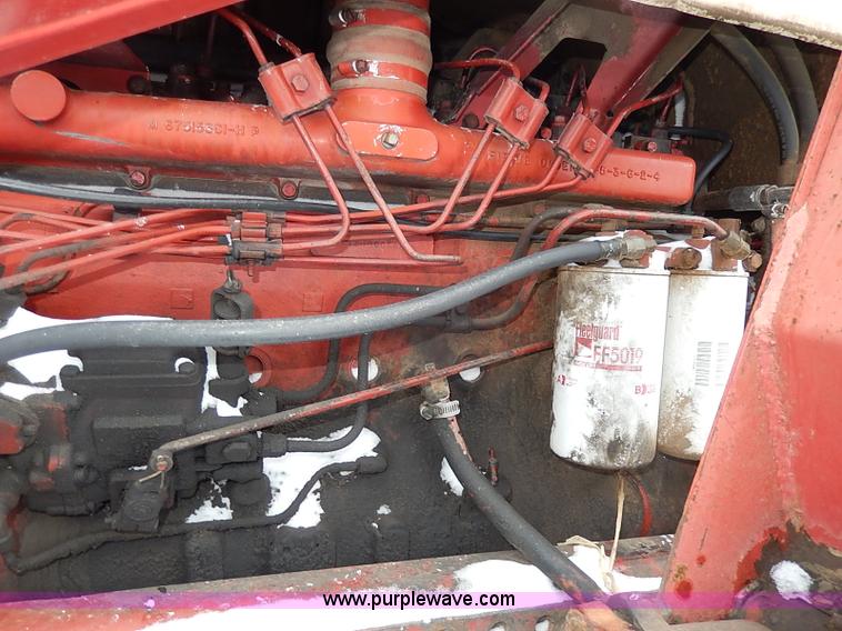 image for item I9341 1971 International 1466 tractor