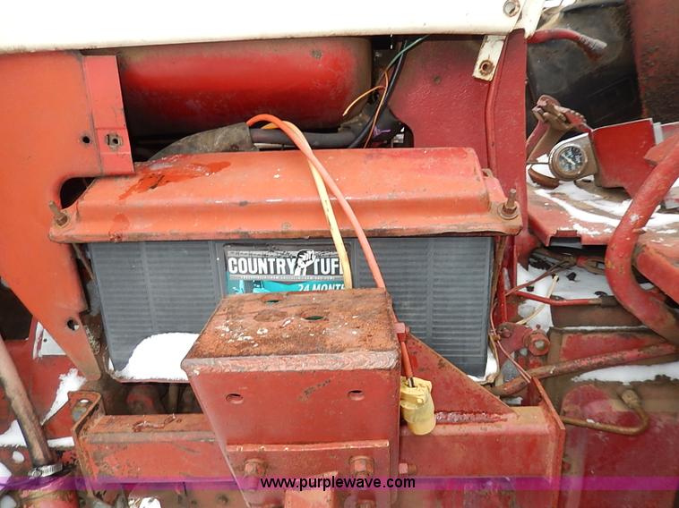 image for item I9341 1971 International 1466 tractor