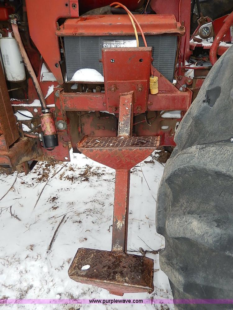 image for item I9341 1971 International 1466 tractor