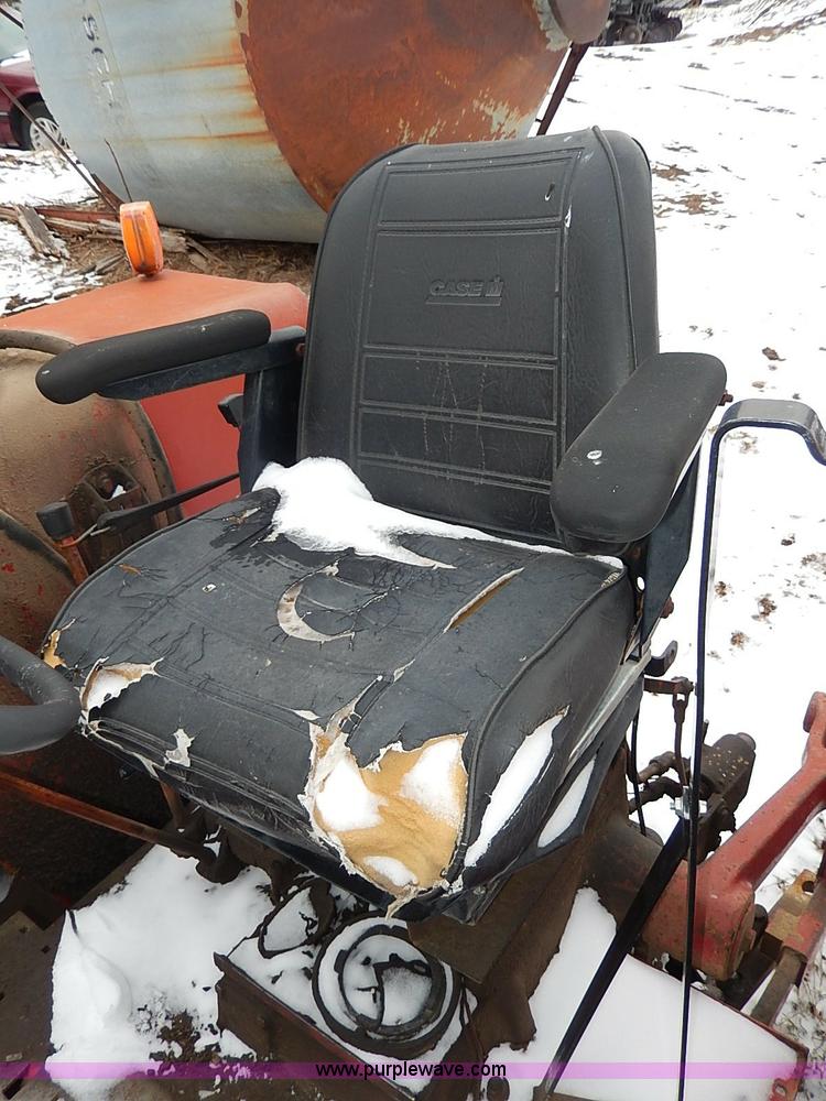 image for item I9341 1971 International 1466 tractor