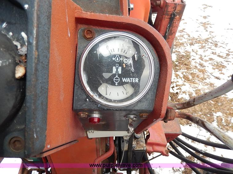 image for item I9341 1971 International 1466 tractor