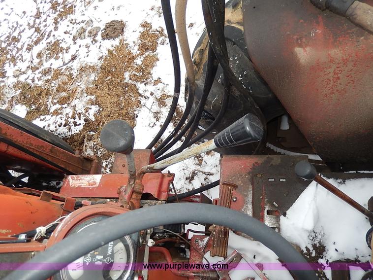 image for item I9341 1971 International 1466 tractor