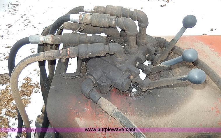 image for item I9341 1971 International 1466 tractor