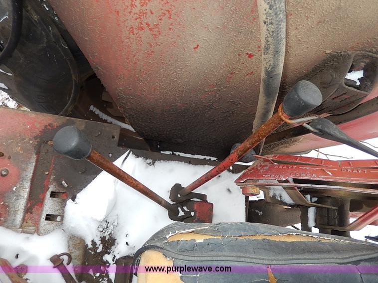 image for item I9341 1971 International 1466 tractor