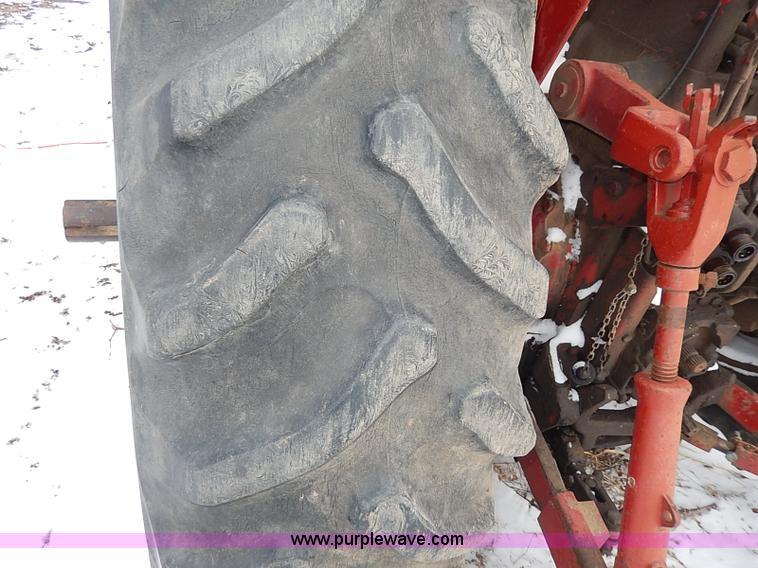 image for item I9341 1971 International 1466 tractor