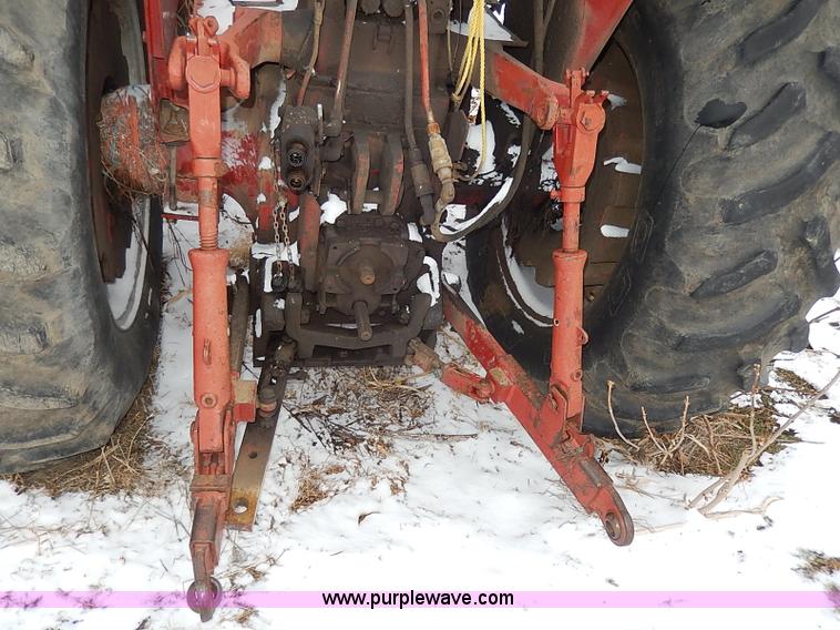 image for item I9341 1971 International 1466 tractor