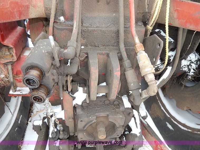 image for item I9341 1971 International 1466 tractor